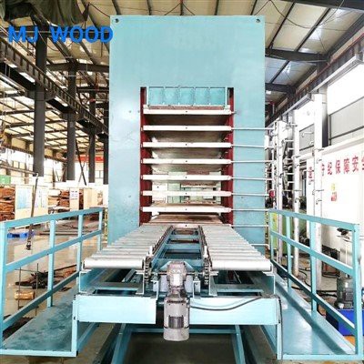 Sperrholzpressmaschine